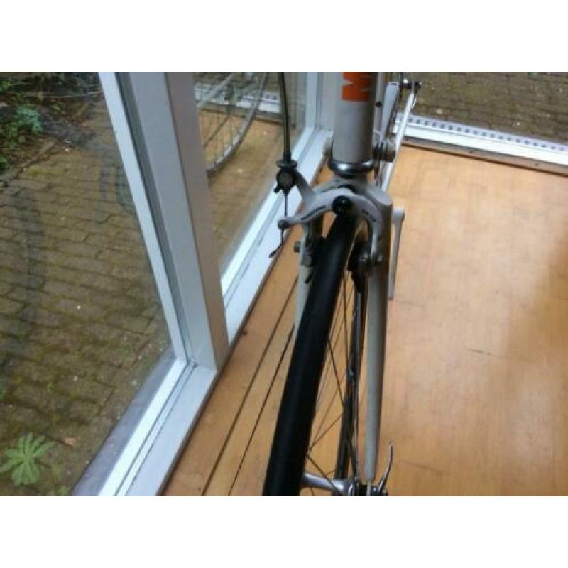Witte racefiets 60cm frame, geheel witte groep.