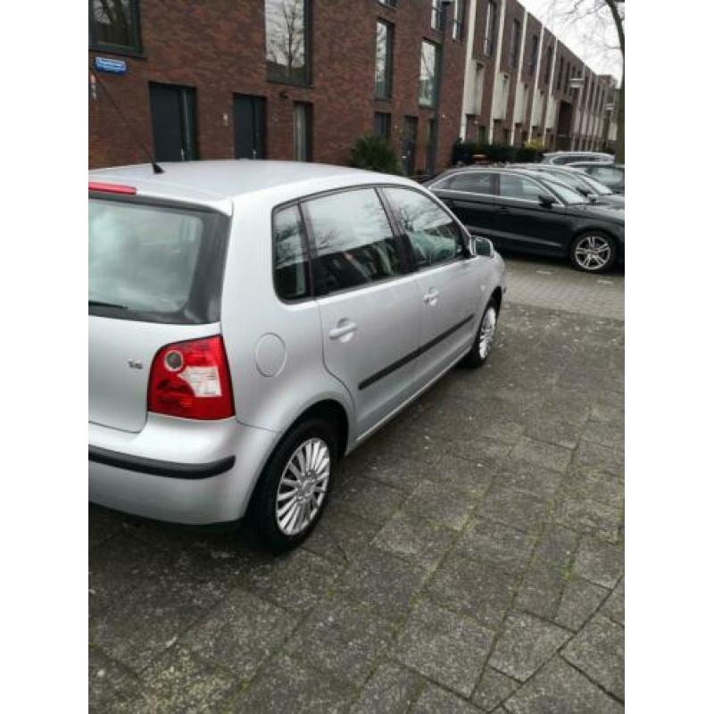 Volkswagen Polo 1.4 55KW 2002 Grijs Nieuwe APK 11/02/2021