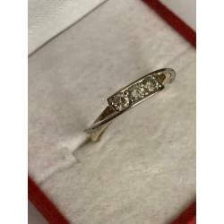 14 krt.geel/wit gouden rijring met 3 diamanten