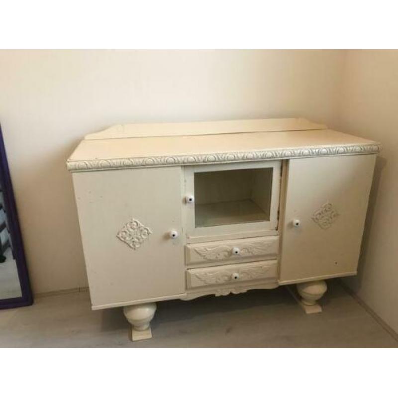 Wit brocante dressoir