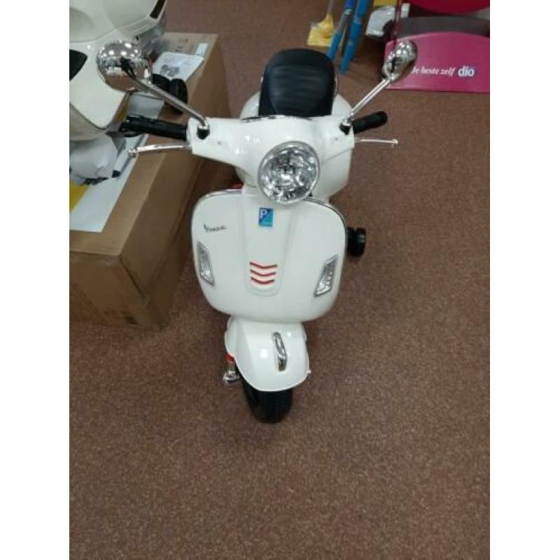 kinder scooter merk Vespa NIEUW