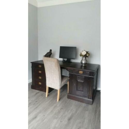 Klassiek houten bureau
