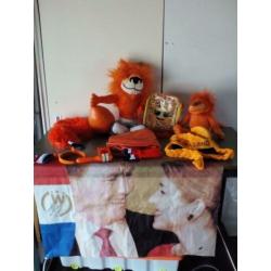 Te koop diverse oranje artikelen
