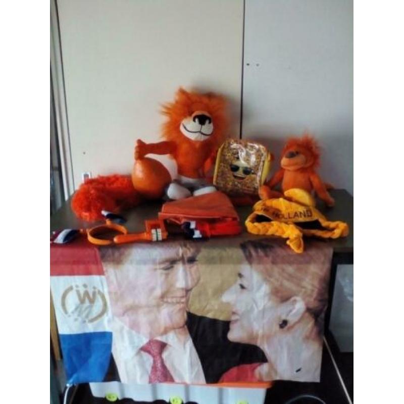 Te koop diverse oranje artikelen