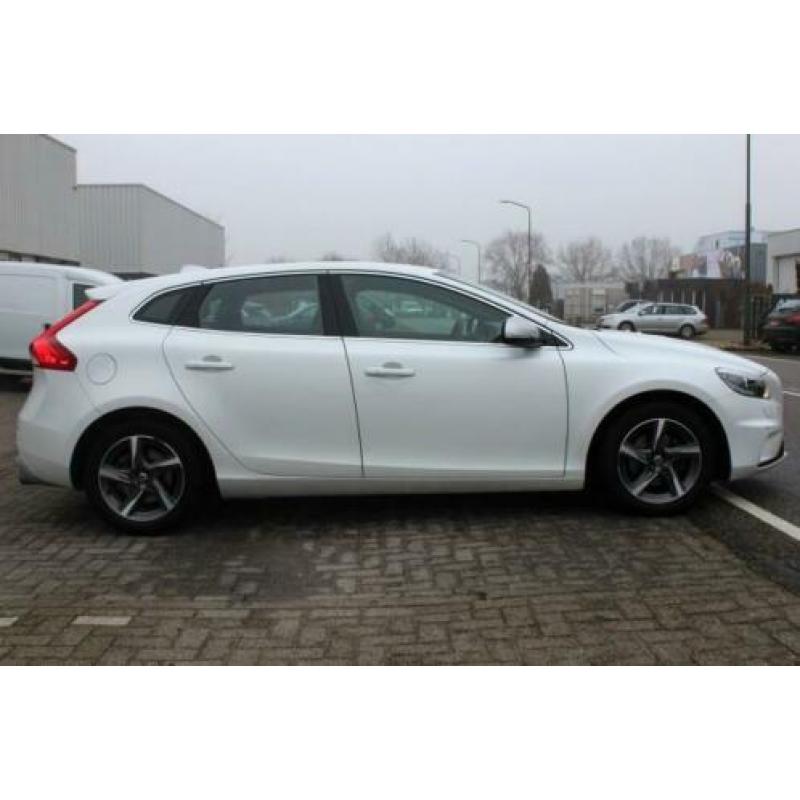 Volvo V40 2.0 D2 R-Design + Xenon + Leder + Navi + Pdc