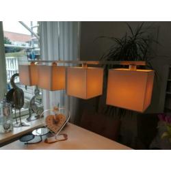 Mooie hanglamp met 4 witte kapjes