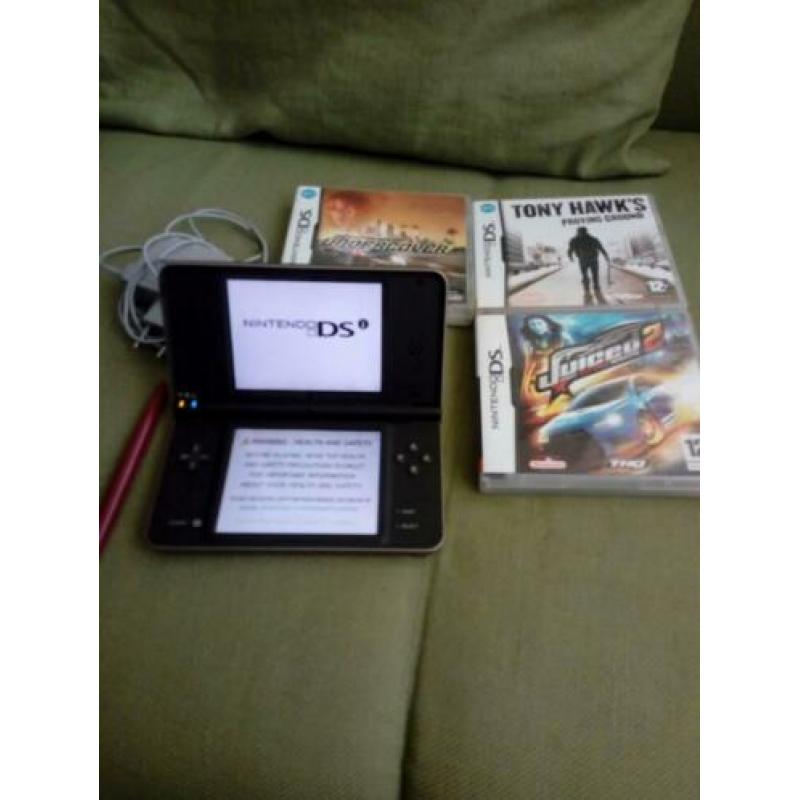 Nintendo DSi XL met Spellen