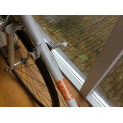 Witte racefiets 60cm frame, geheel witte groep.