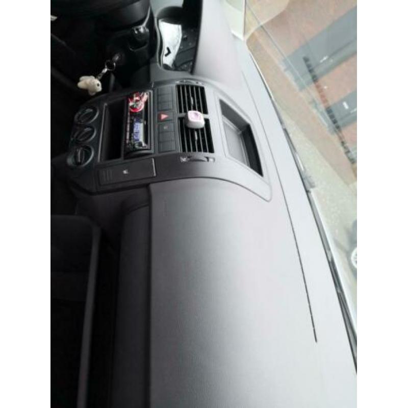 Volkswagen Polo 1.4 55KW 2002 Grijs Nieuwe APK 11/02/2021