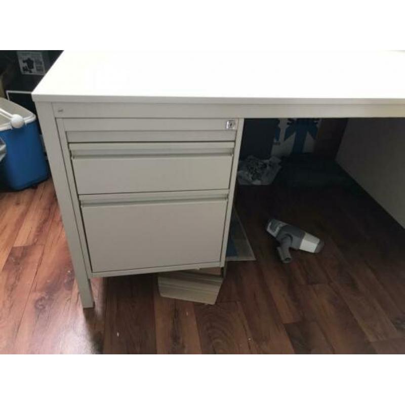 Drentea Emmen dubbellade blok metalen bureau