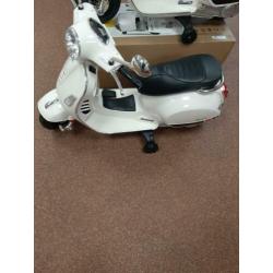 kinder scooter merk Vespa NIEUW