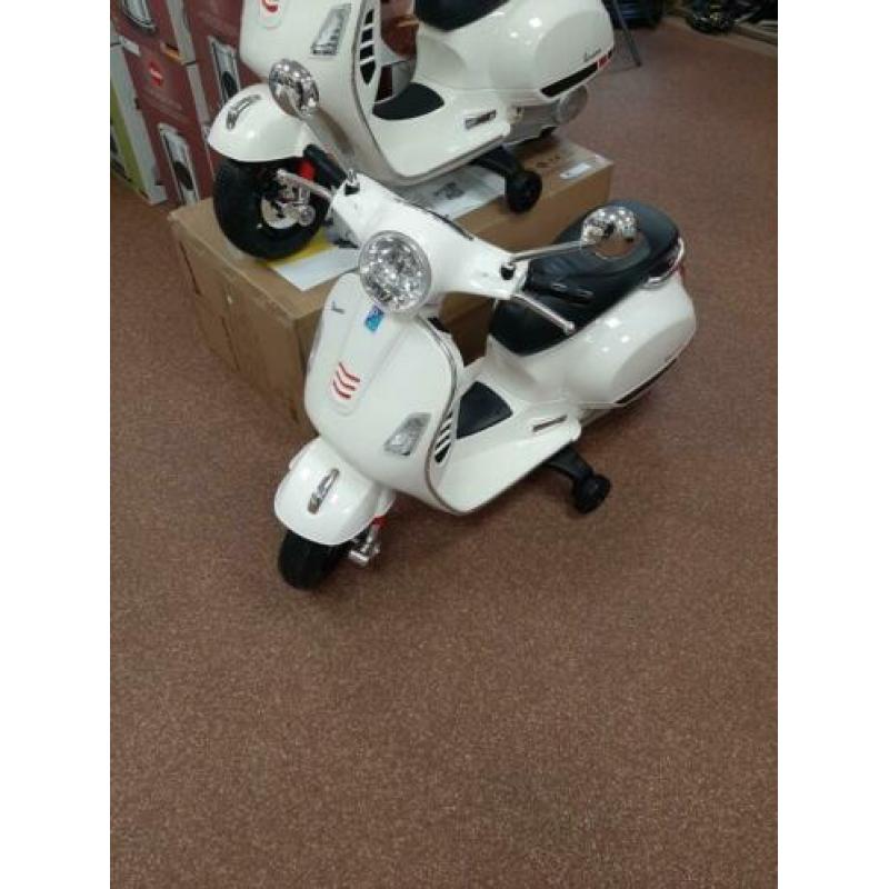 kinder scooter merk Vespa NIEUW