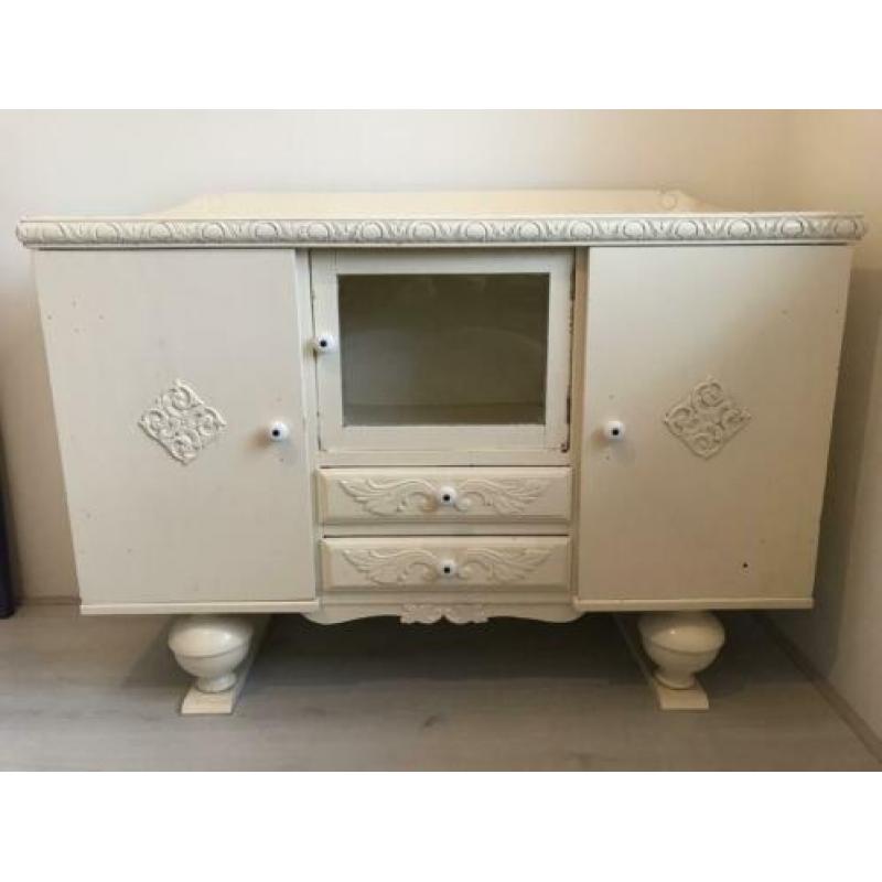 Wit brocante dressoir
