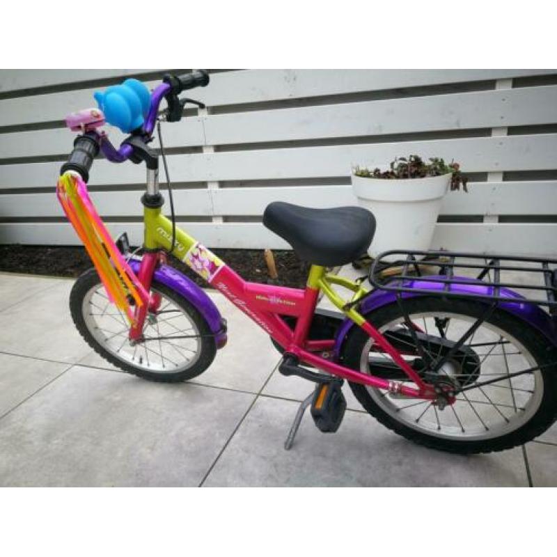 Leuke meisjes fiets 16 inch. Prima fietsje, bandjes prima.