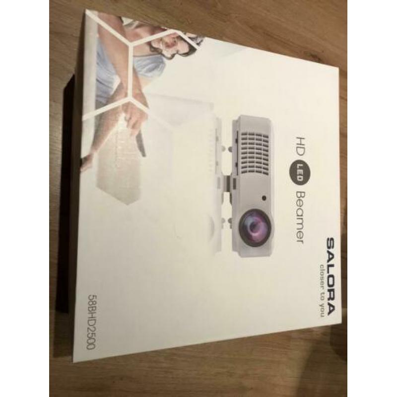 Complete set! Beamer plus scherm, dus in één keer klaar!