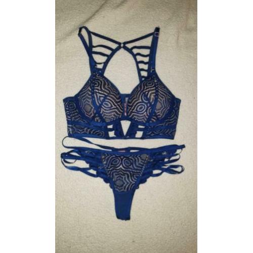 hunkemoller setjes maat 70B en slipjes maat M