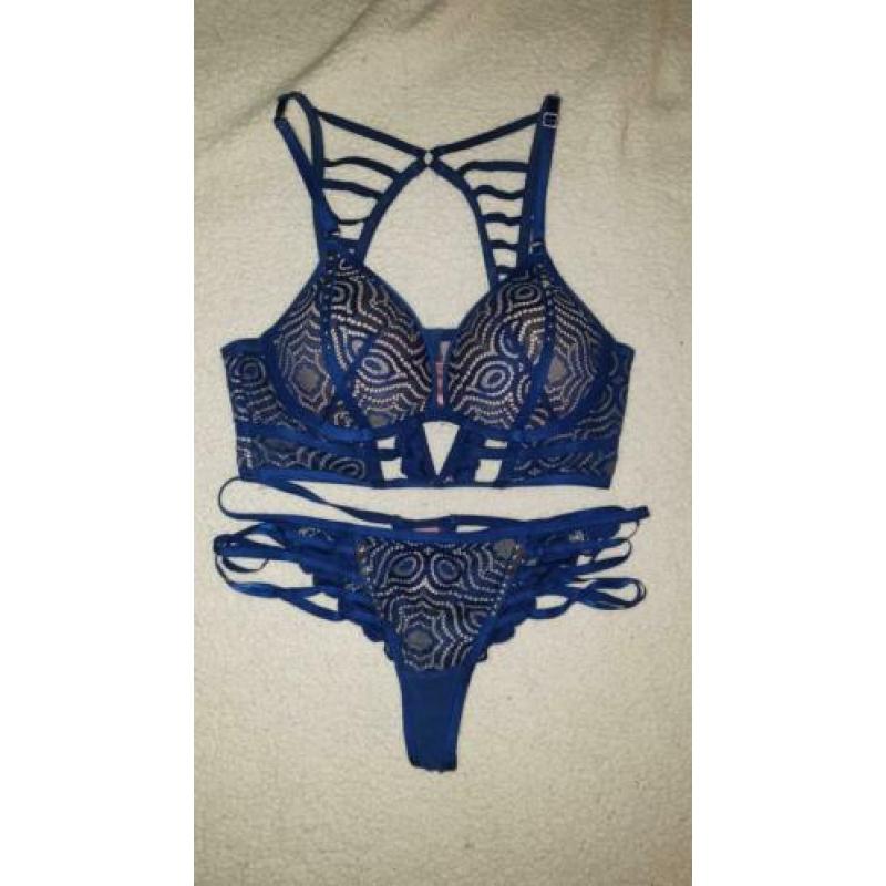 hunkemoller setjes maat 70B en slipjes maat M