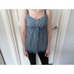 prachtige rookblauwe broderie top maat XS
