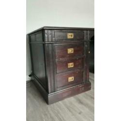 Klassiek houten bureau