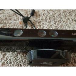 Xbox 360 slim zeer uitgebreid met toebehorende onderdelen.
