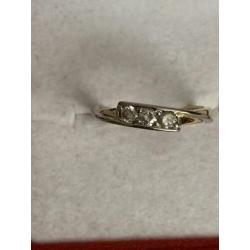 14 krt.geel/wit gouden rijring met 3 diamanten