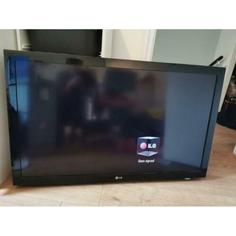 Goedwerkende tv met MUURBEUGEL 119cm
