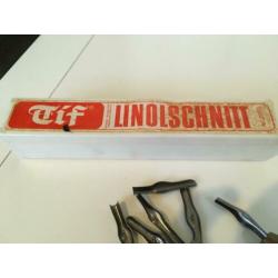 A206 Vintage - TIF-HOUDER met mesjes - Linoleumsnijden
