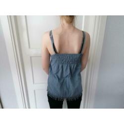 prachtige rookblauwe broderie top maat XS
