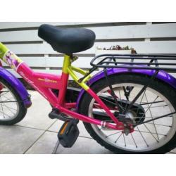 Leuke meisjes fiets 16 inch. Prima fietsje, bandjes prima.