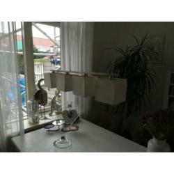 Mooie hanglamp met 4 witte kapjes