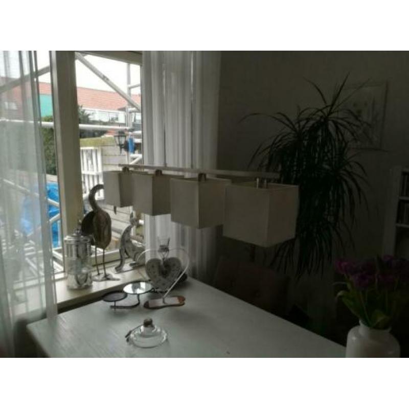 Mooie hanglamp met 4 witte kapjes