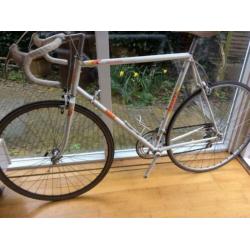 Witte racefiets 60cm frame, geheel witte groep.