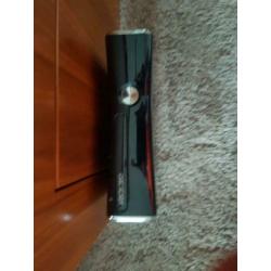 Xbox 360 slim zeer uitgebreid met toebehorende onderdelen.
