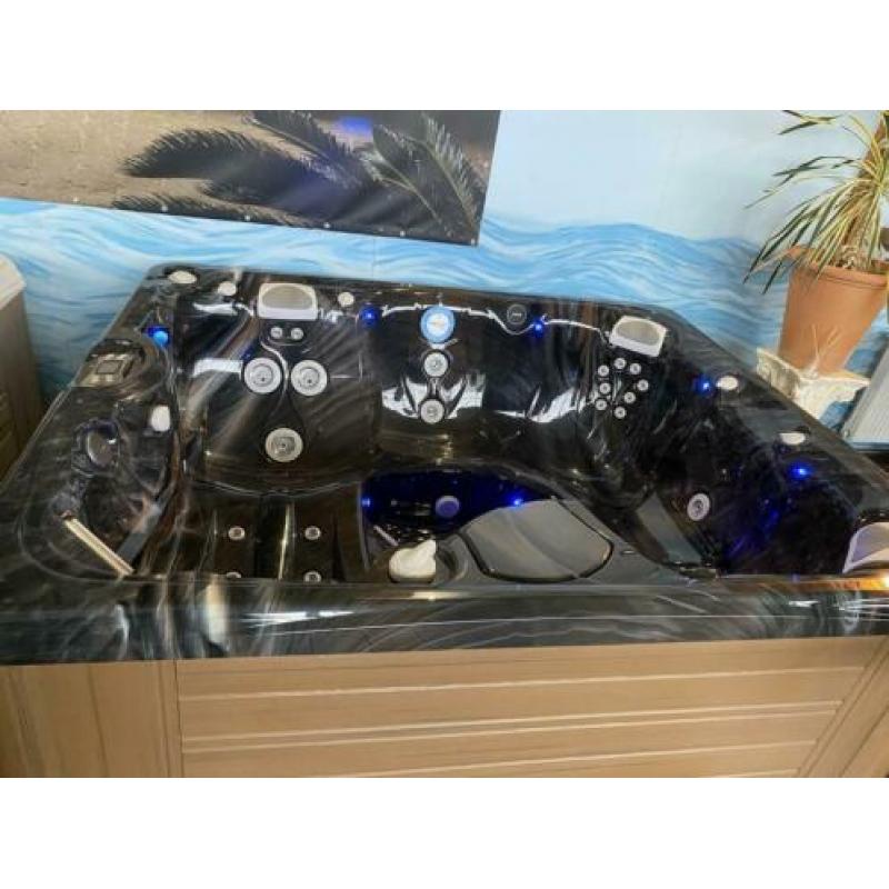 Caldera Spa Martinique showmodel Teak/Midnight 5 personen