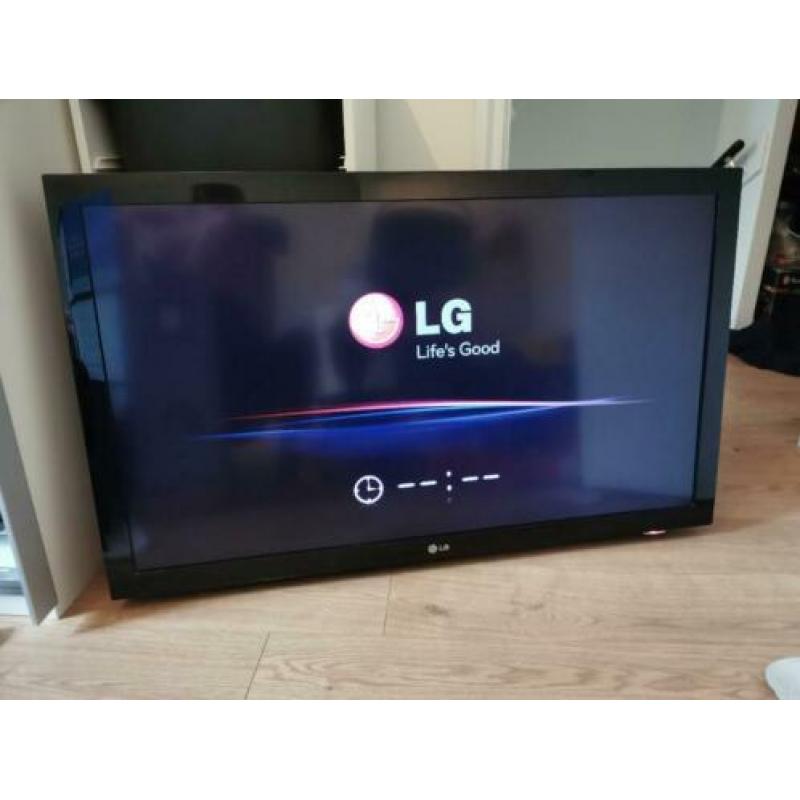 Goedwerkende tv met MUURBEUGEL 119cm