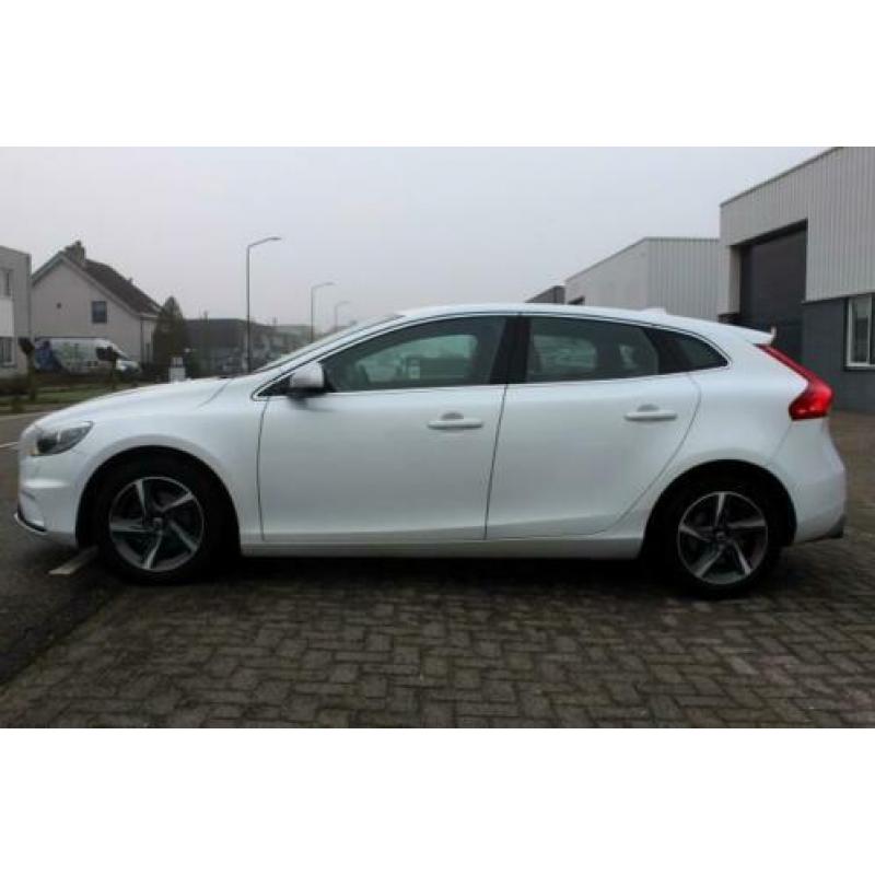 Volvo V40 2.0 D2 R-Design + Xenon + Leder + Navi + Pdc