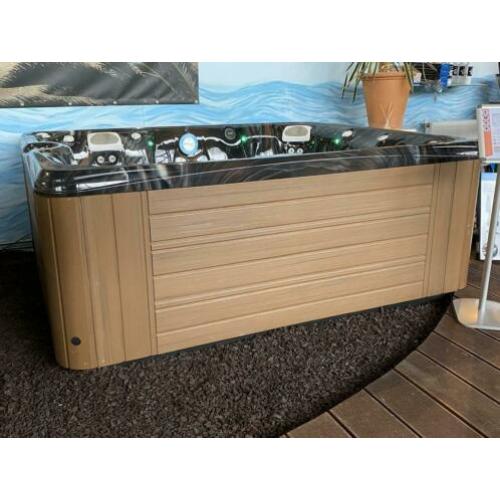 Caldera Spa Martinique showmodel Teak/Midnight 5 personen