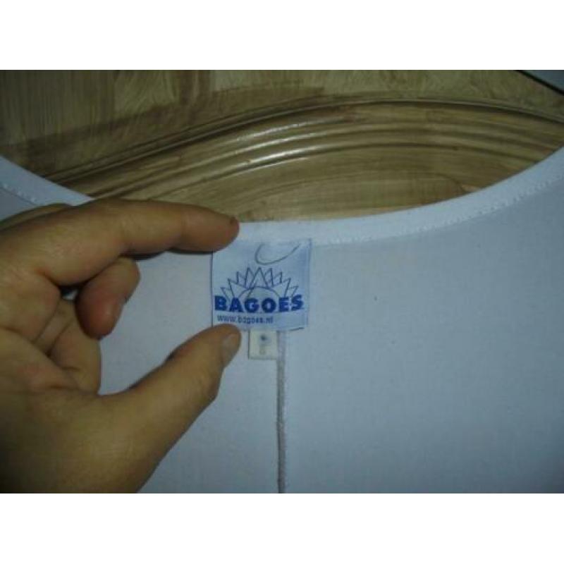 S2) bagoes maat 6 (58/60) wit tuniek oksel tot oksel 73 veel