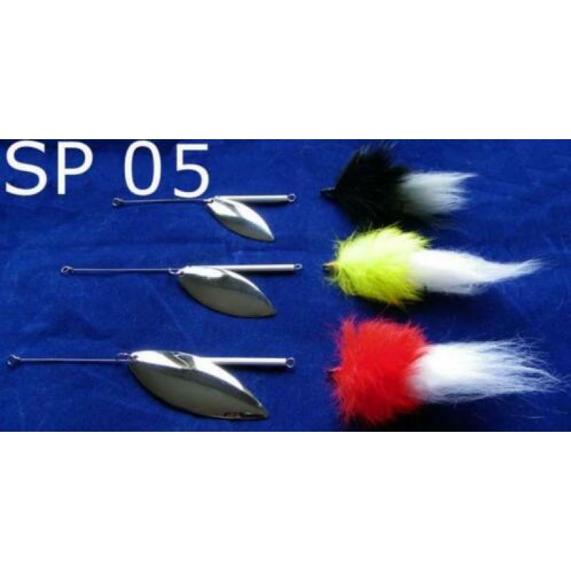 Set SP 05 van 3 stuks Wilgenblad Snoekspinners met streamer