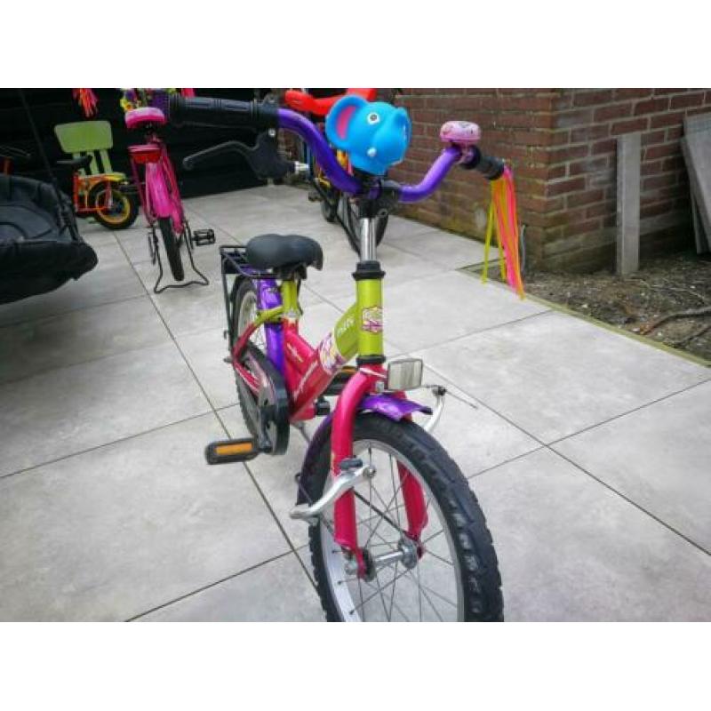 Leuke meisjes fiets 16 inch. Prima fietsje, bandjes prima.
