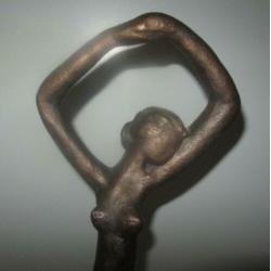 Sculptuur vrouw 80 cm.