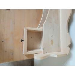 Bureau van massief grenen