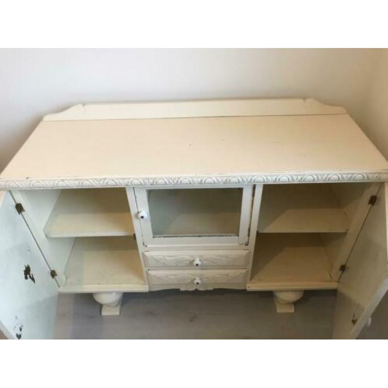 Wit brocante dressoir