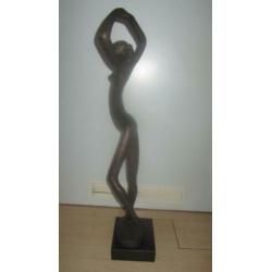 Sculptuur vrouw 80 cm.