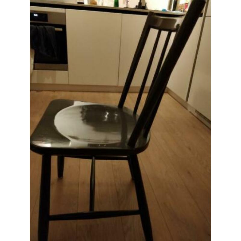 2 eetkamer stoelen