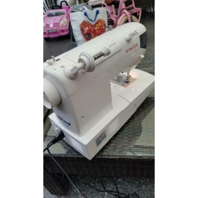 Singer 2730