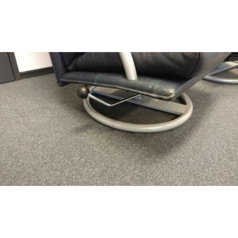 2 ROLF BENZ DESIGN Relaxfauteuils Donkerblauw Leder en staal