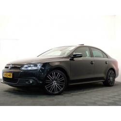 Volkswagen Jetta 1.4 TSI HYBRID HIGHLINE DSG7 Pano, Leer, Na