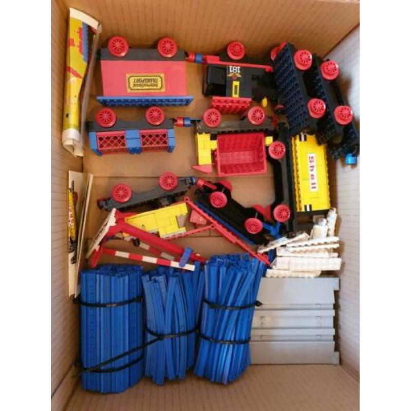 LEGO vintage rails met treinen/wagons 134, 136, 181
