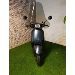 Zeer nette BTC RIVA snorscooter vespa look 2018! Kameleon